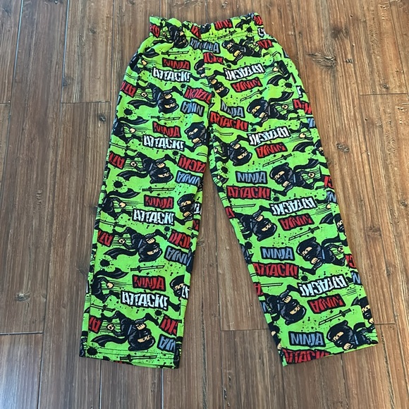 Two pieces boys pyjamas pants age 4-5 - Picture 4 of 6